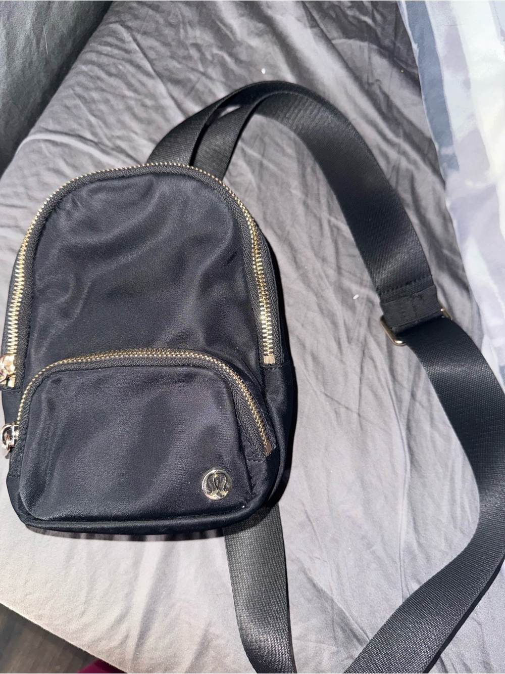 Lululemon sling bag 2L